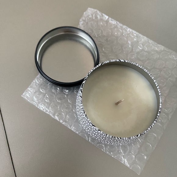 Canyon Moon Vanilla Orchid Designer Candle - Picture 2 of 2